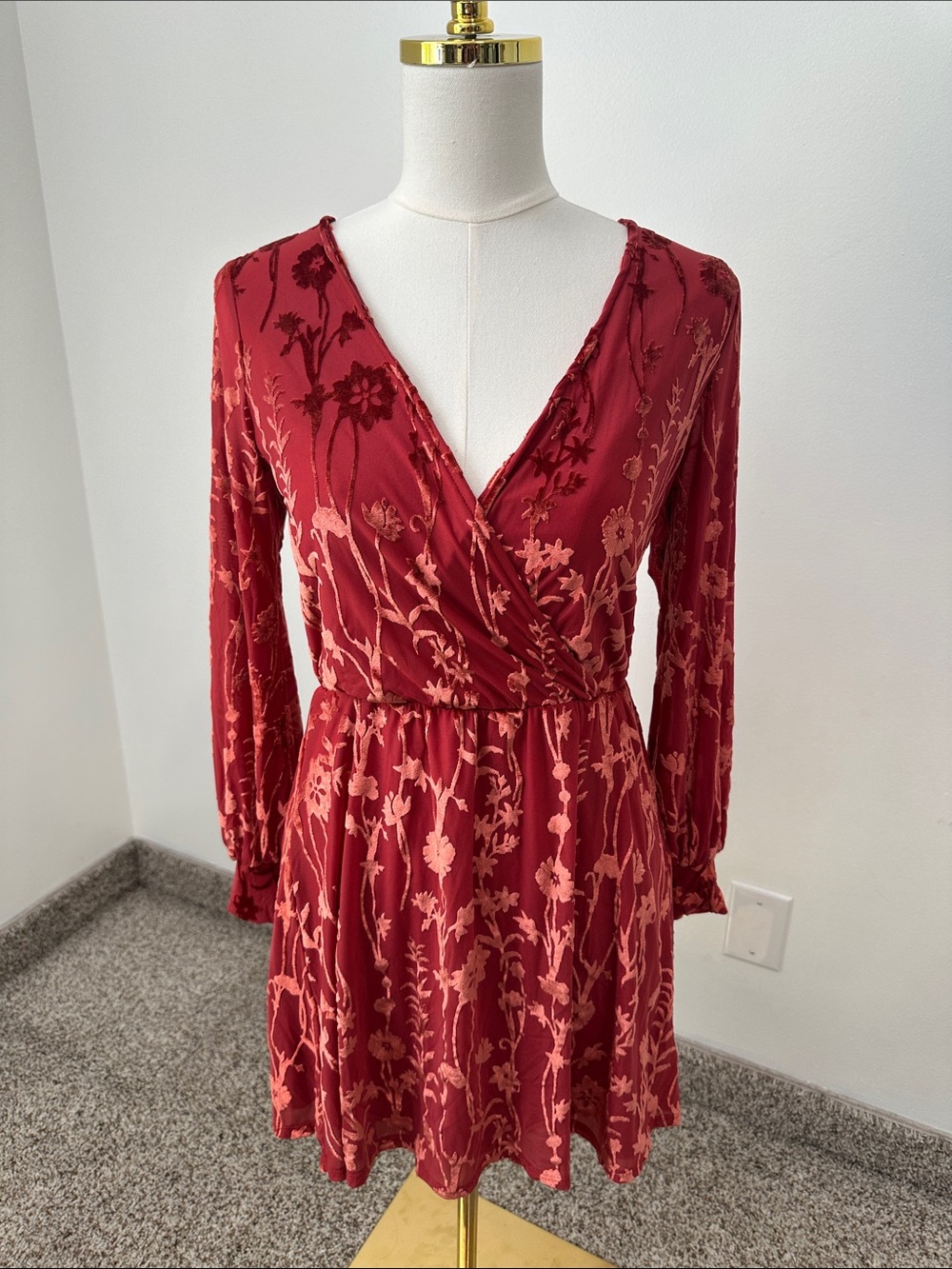 👛 Allison & Kelly Velvet Detail Dress